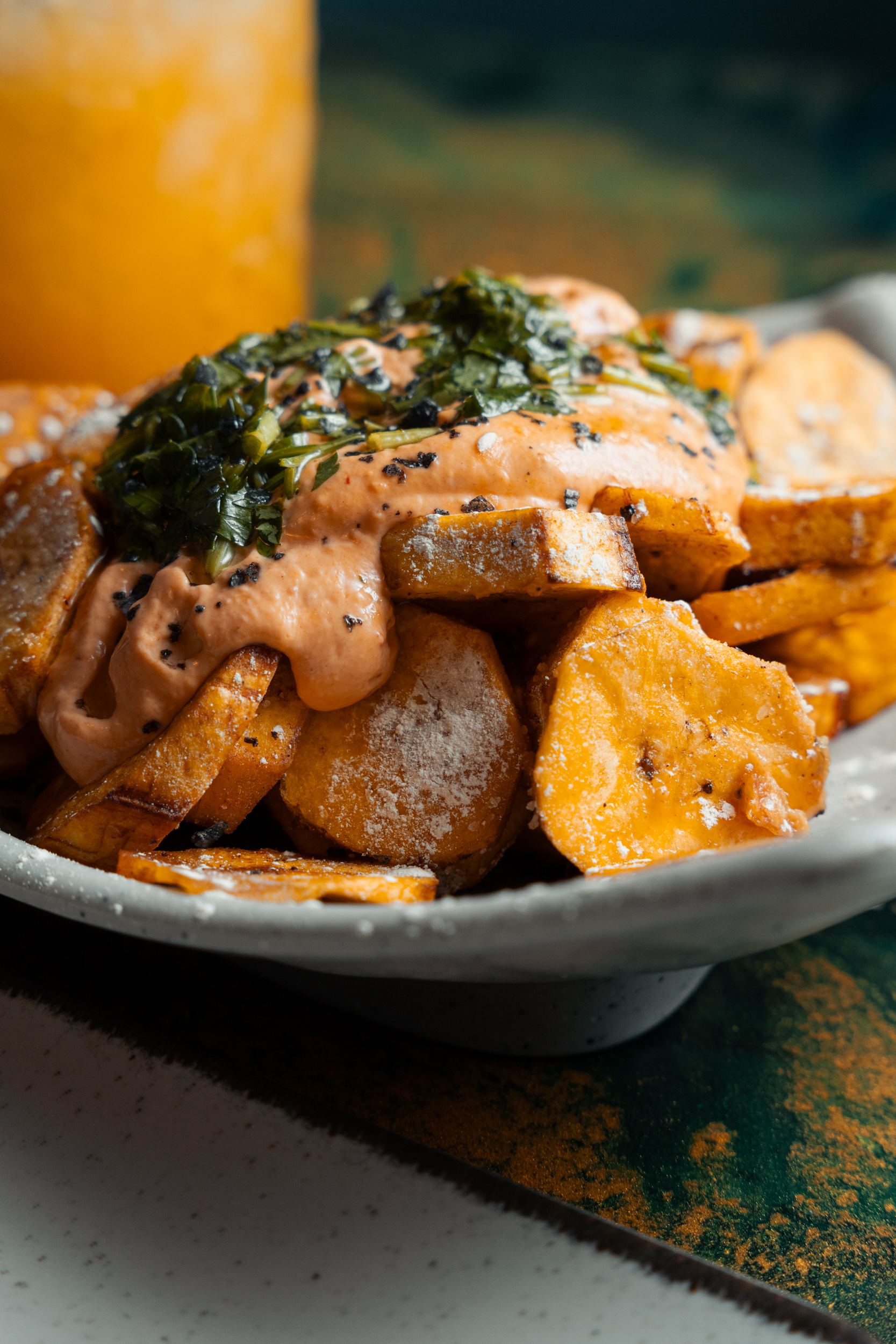 Patatas Bravas con Plátano